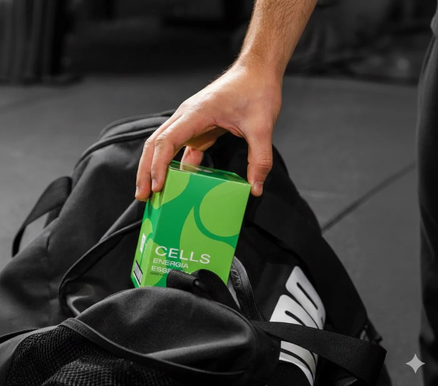 Caixa Cells guardada na mochila